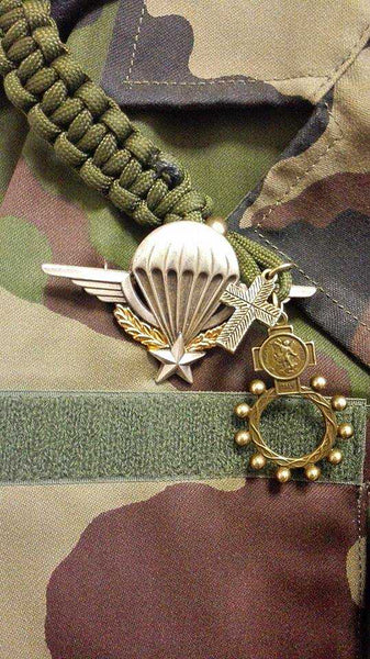 Le Dizainier des Armées (bronze) et le bel insigne 