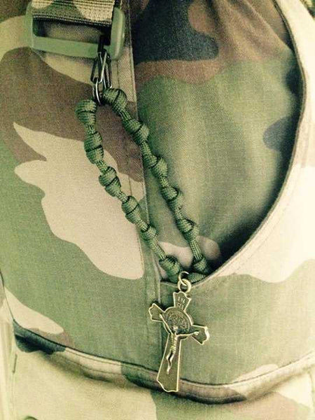 Rosaire des armées sur le casque d'un de nos clients